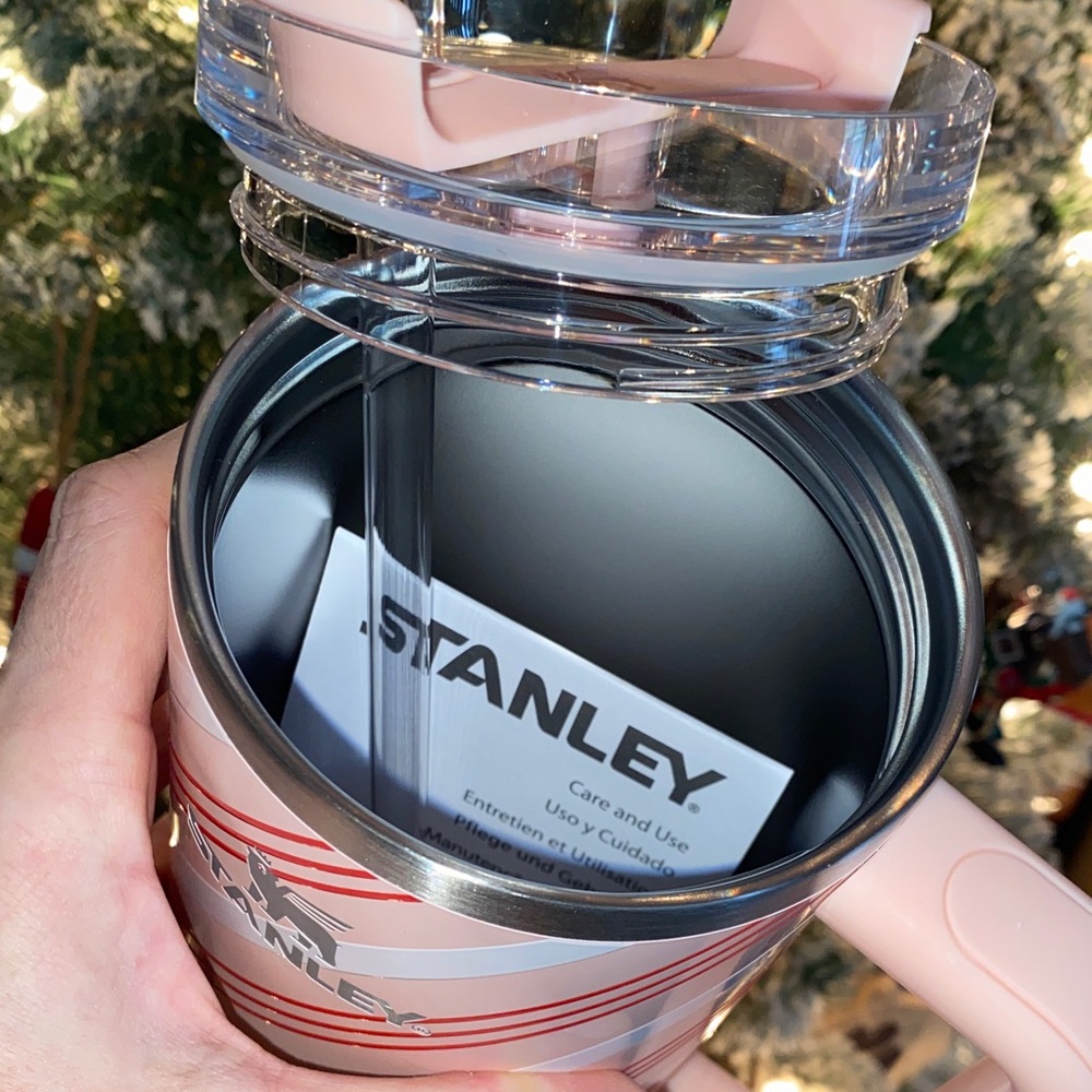 Stanley‎ Candy Cane Striped Holiday Exclusive Tumbler in Strawberry Twist - Picture 5 of 5
